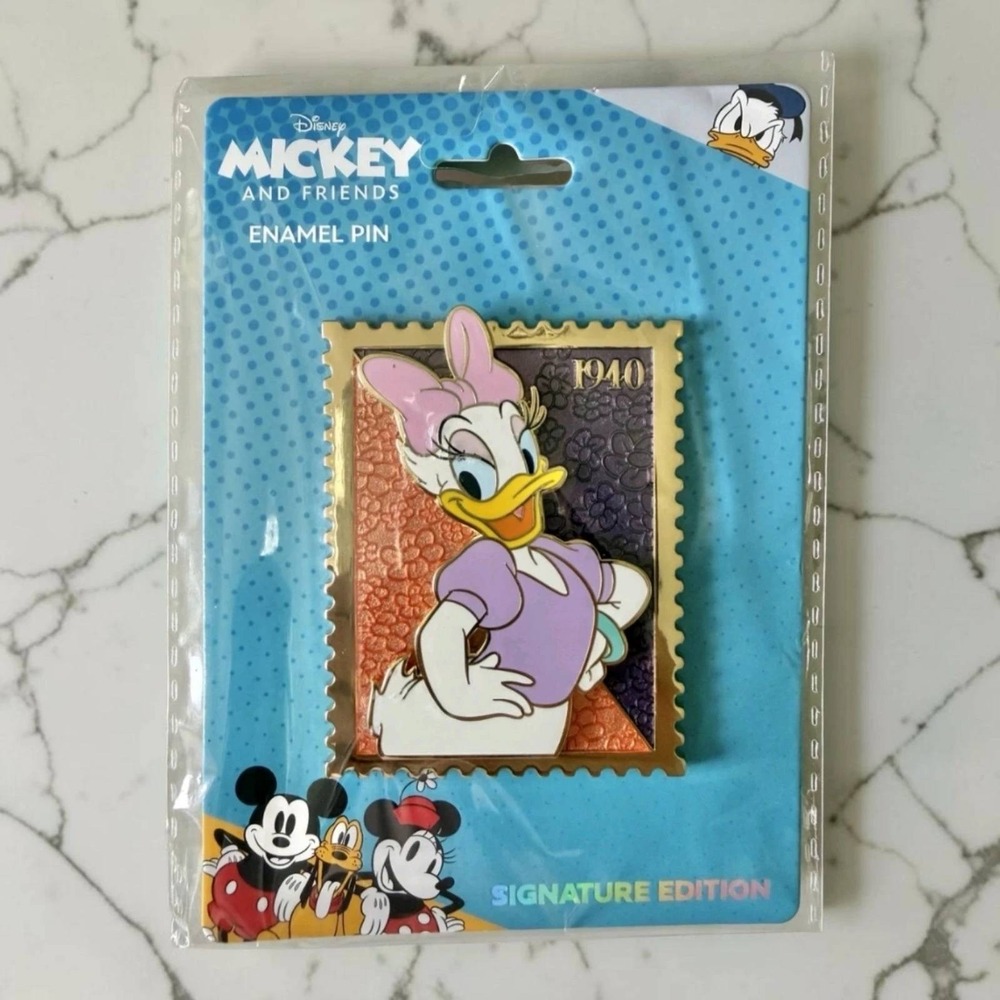 Disney PALM Royal Stamp Daisy Duck Collectible Pin Limited Edition 400 Pieces
